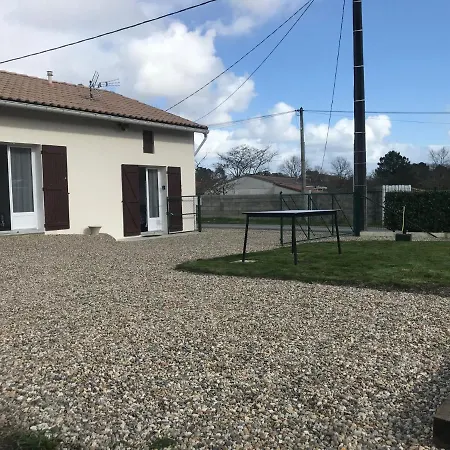 Gîte Le petit quartier Berson Extérieur photo